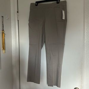 Women’s 14P Apt 9 straight mid-rise pants